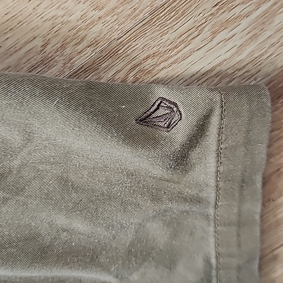 Volcom shorts - Picture 3 of 8